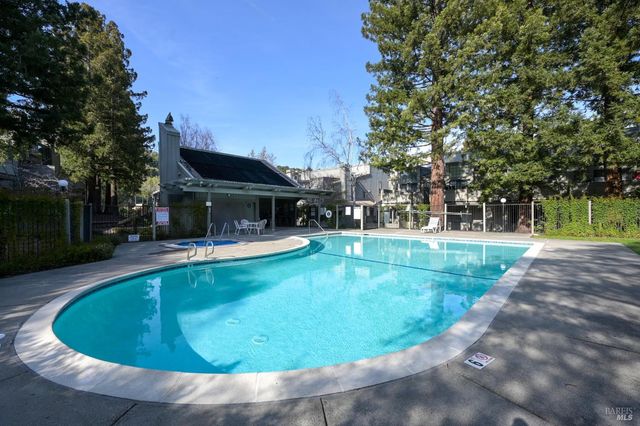 194 Pelican Ln, Novato, CA 94949