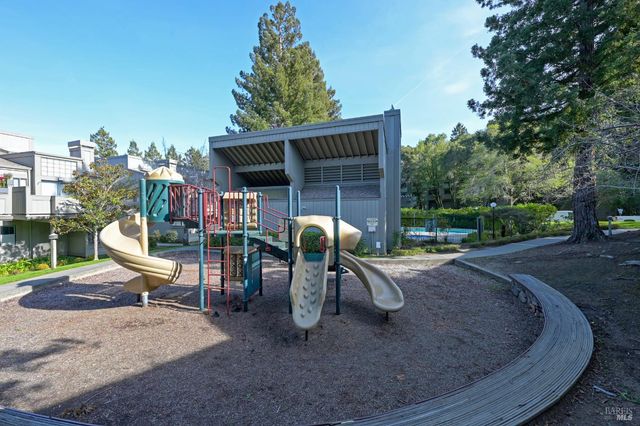 194 Pelican Ln, Novato, CA 94949