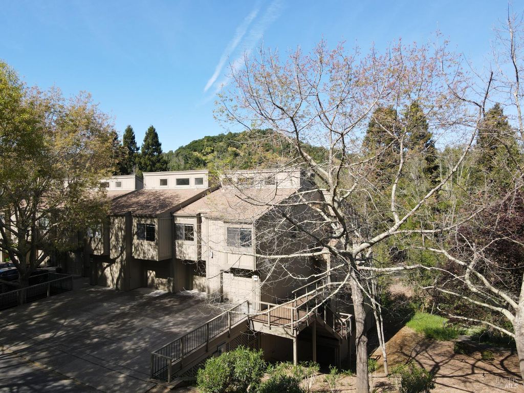 194 Pelican Ln, Novato, CA 94949
