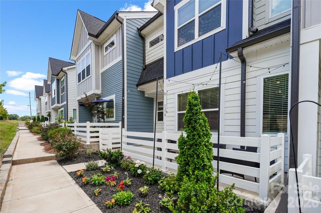 115 Forest Lake Boulevard B, Mooresville, NC 28117