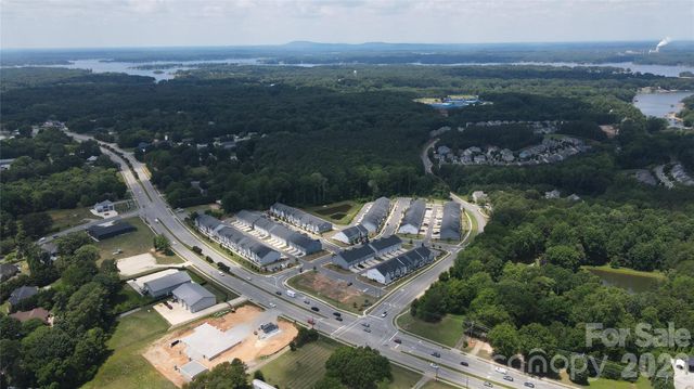 115 Forest Lake Boulevard B, Mooresville, NC 28117