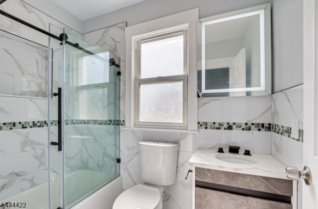 43 Saint Ann St, Carteret Boro, NJ 07008