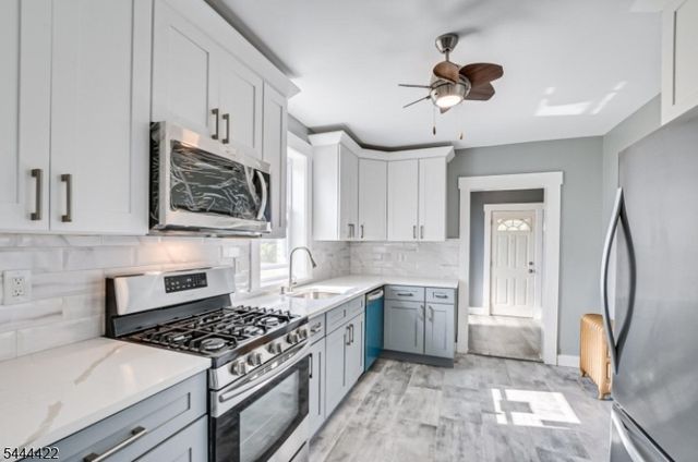 43 Saint Ann St, Carteret Boro, NJ 07008