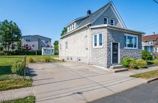 43 Saint Ann St, Carteret Boro, NJ 07008
