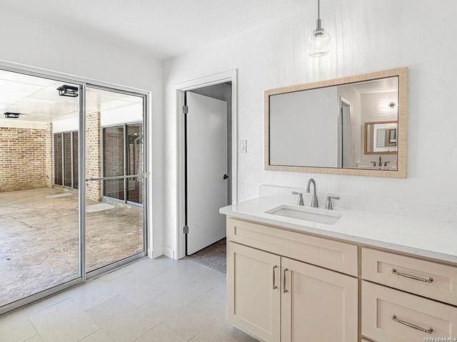 9113 BONNY BRK, Windcrest, TX 78239