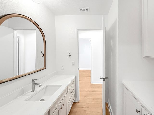 9113 BONNY BRK, Windcrest, TX 78239