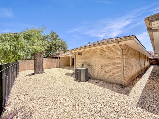 9113 BONNY BRK, Windcrest, TX 78239