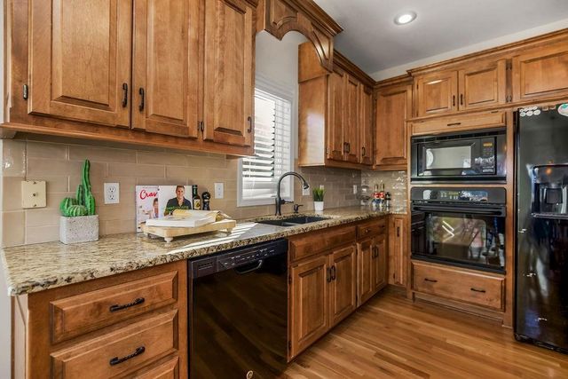 1904 NE 104th Terrace, Kansas City, MO 64155