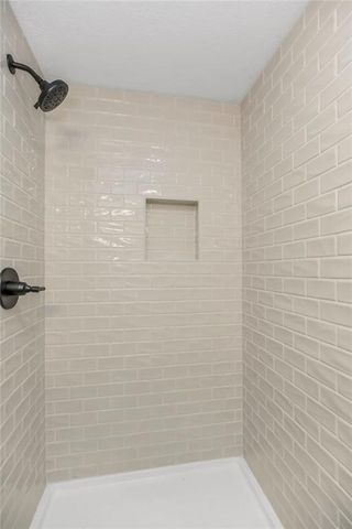 1904 NE 104th Terrace, Kansas City, MO 64155