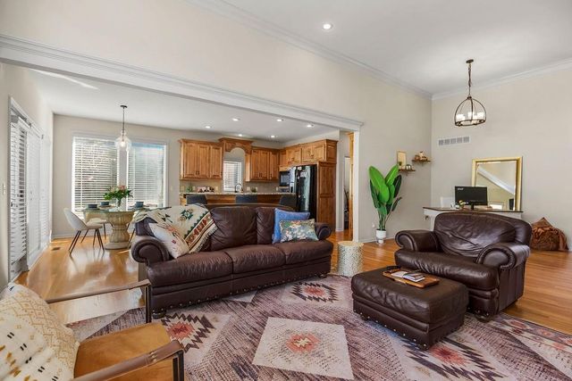 1904 NE 104th Terrace, Kansas City, MO 64155