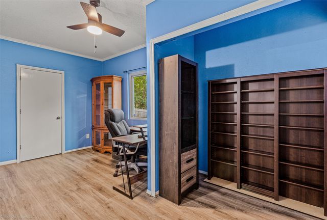 910 Meadowside Circle, Garland, TX 75043