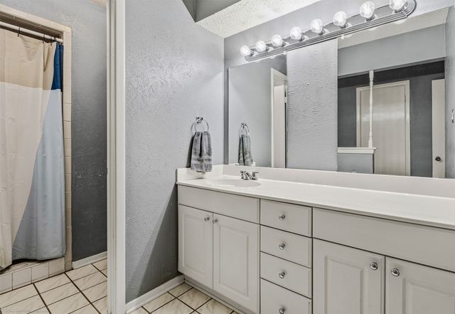 910 Meadowside Circle, Garland, TX 75043