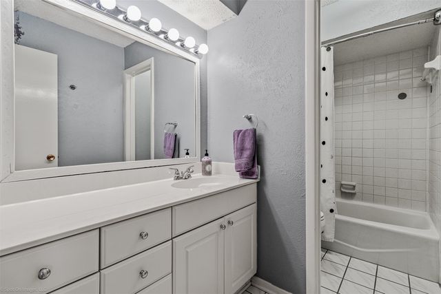 910 Meadowside Circle, Garland, TX 75043