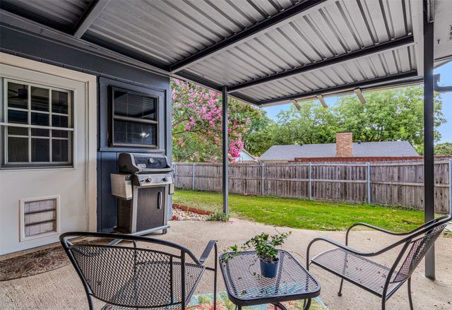 910 Meadowside Circle, Garland, TX 75043
