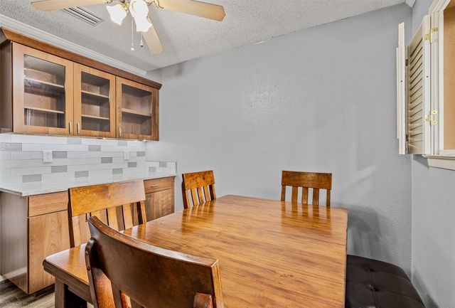 910 Meadowside Circle, Garland, TX 75043