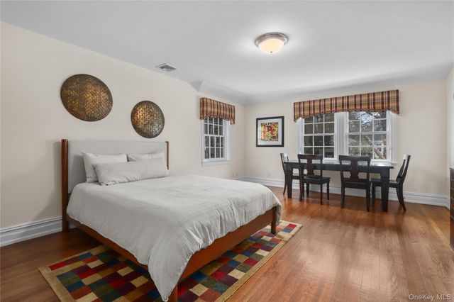 12 Sunnybrae Place, Bronxville, NY 10708