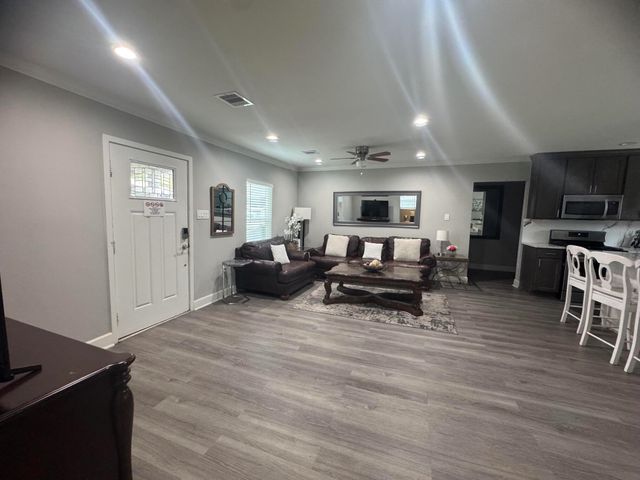 7135 Goforth Street, Houston, TX 77021