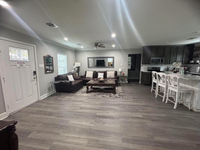 7135 Goforth Street, Houston, TX 77021