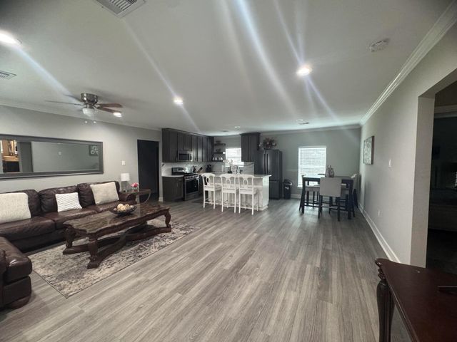 7135 Goforth Street, Houston, TX 77021