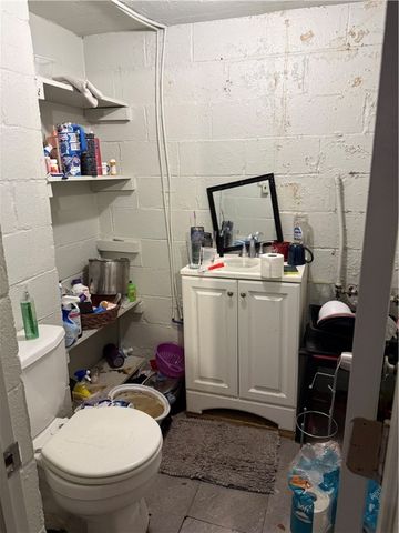 130 Crescent Dr, Canton Twp, PA 15301