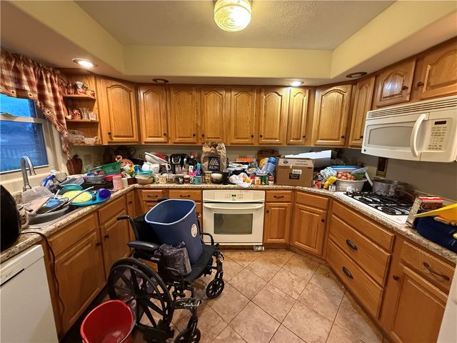 130 Crescent Dr, Canton Twp, PA 15301