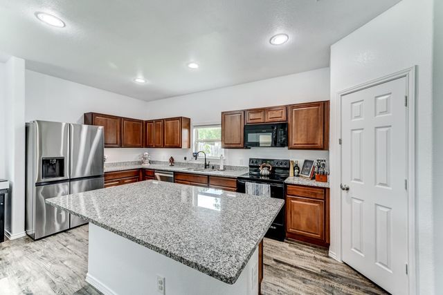 9850 Hunter Springs Drive, Conroe, TX 77306