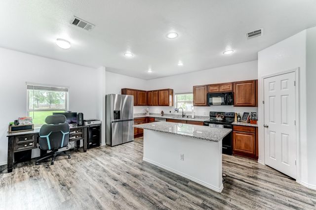 9850 Hunter Springs Drive, Conroe, TX 77306