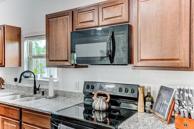 9850 Hunter Springs Drive, Conroe, TX 77306