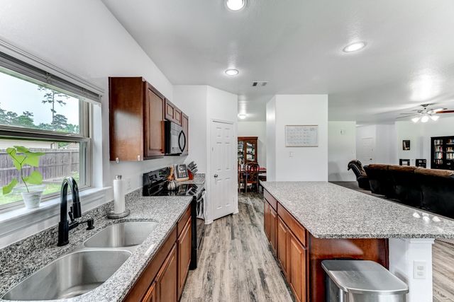 9850 Hunter Springs Drive, Conroe, TX 77306