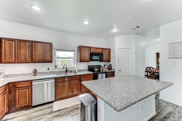 9850 Hunter Springs Drive, Conroe, TX 77306