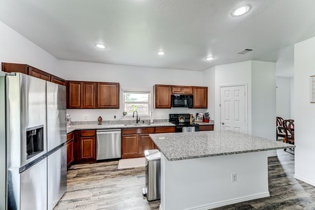 9850 Hunter Springs Drive, Conroe, TX 77306