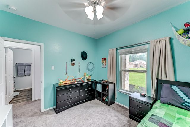 9850 Hunter Springs Drive, Conroe, TX 77306