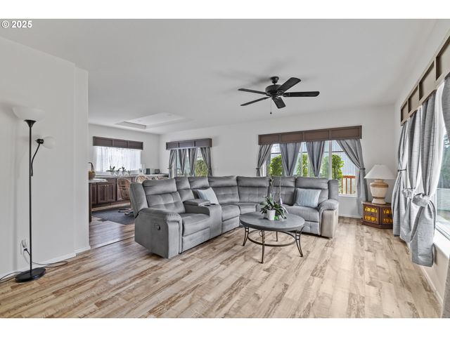 1873 E CEDAR St, Myrtle Point, OR 97458