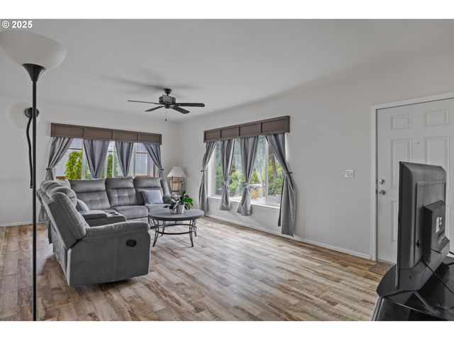 1873 E CEDAR St, Myrtle Point, OR 97458