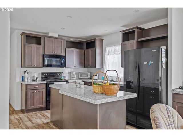 1873 E CEDAR St, Myrtle Point, OR 97458