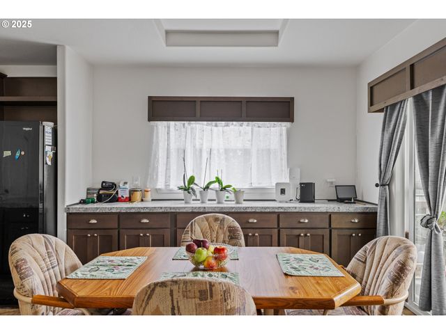 1873 E CEDAR St, Myrtle Point, OR 97458