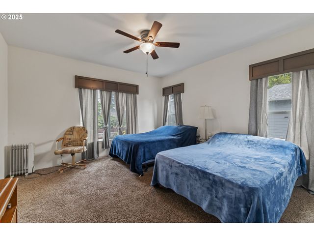 1873 E CEDAR St, Myrtle Point, OR 97458