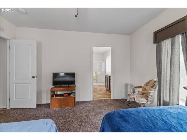 1873 E CEDAR St, Myrtle Point, OR 97458