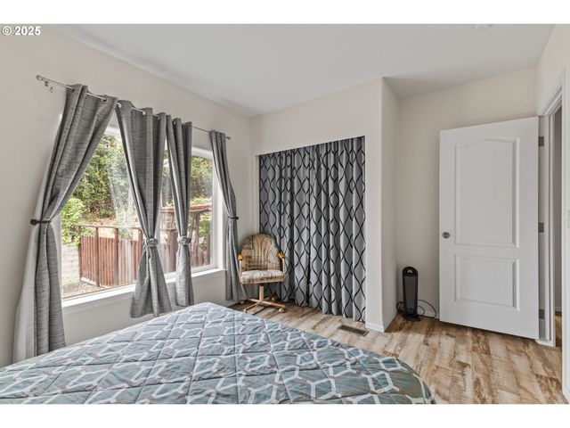 1873 E CEDAR St, Myrtle Point, OR 97458