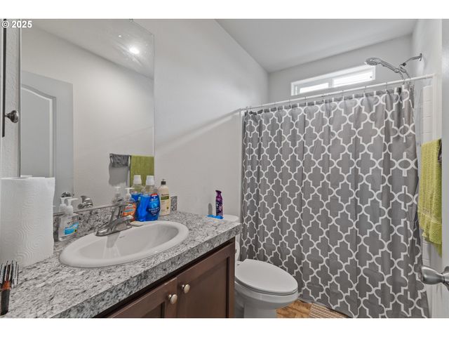 1873 E CEDAR St, Myrtle Point, OR 97458