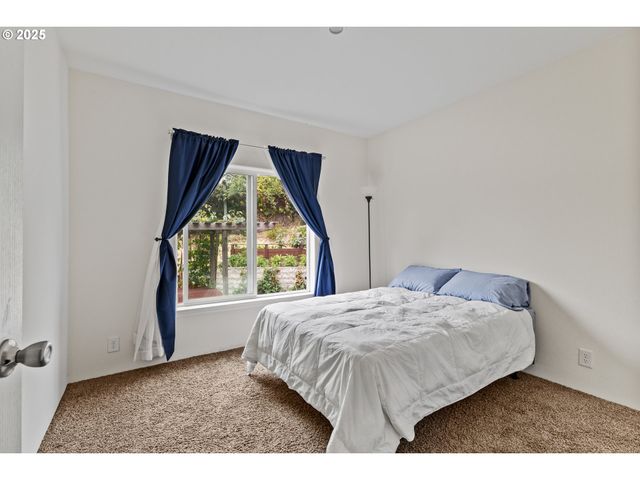 1873 E CEDAR St, Myrtle Point, OR 97458