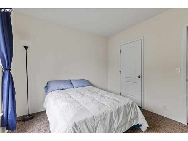 1873 E CEDAR St, Myrtle Point, OR 97458