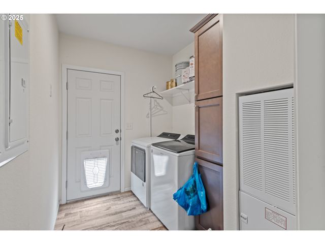 1873 E CEDAR St, Myrtle Point, OR 97458