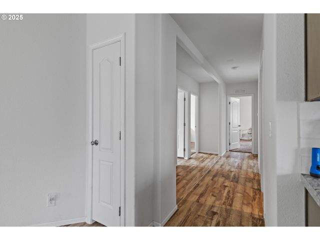 1873 E CEDAR St, Myrtle Point, OR 97458