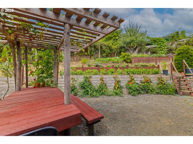 1873 E CEDAR St, Myrtle Point, OR 97458