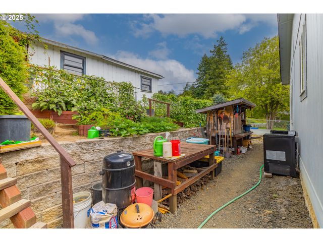 1873 E CEDAR St, Myrtle Point, OR 97458