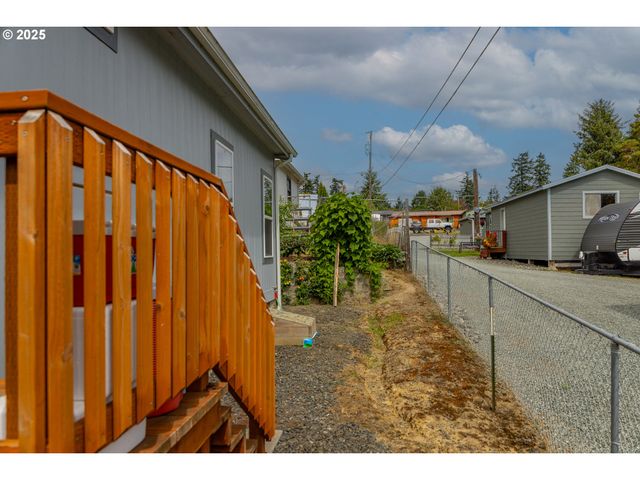 1873 E CEDAR St, Myrtle Point, OR 97458