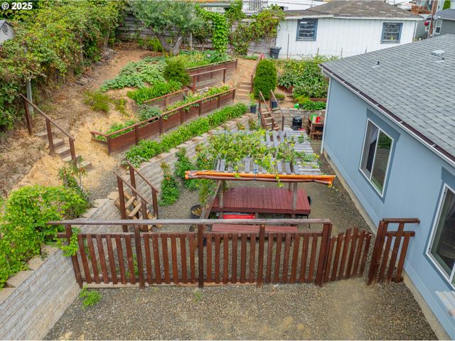 1873 E CEDAR St, Myrtle Point, OR 97458