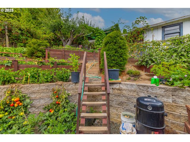 1873 E CEDAR St, Myrtle Point, OR 97458