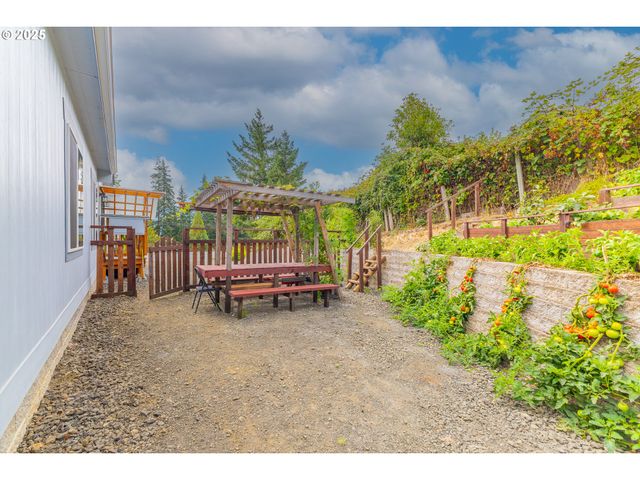 1873 E CEDAR St, Myrtle Point, OR 97458